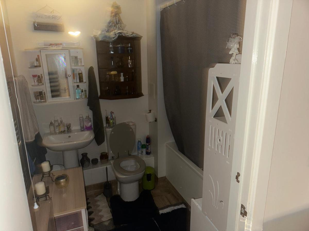Private Room. In Zone 2 In Cousy Flat London Exterior photo